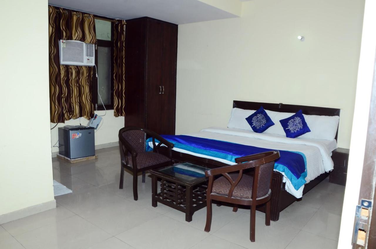 Hotel Rampal Palace 뉴델리 외부 사진