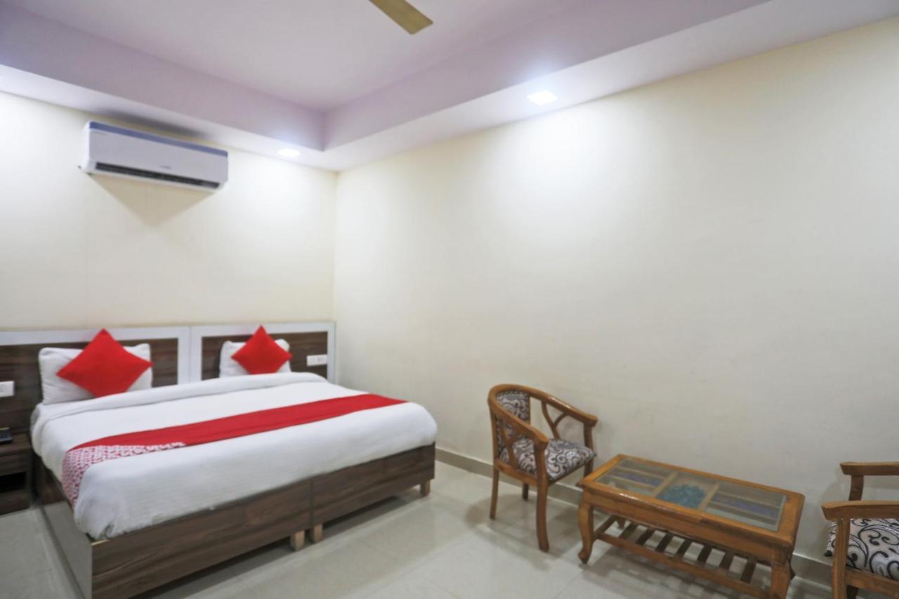Hotel Rampal Palace 뉴델리 외부 사진